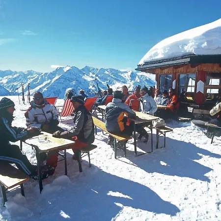 In Kaltenbach Near Lift アパート シュトゥンム